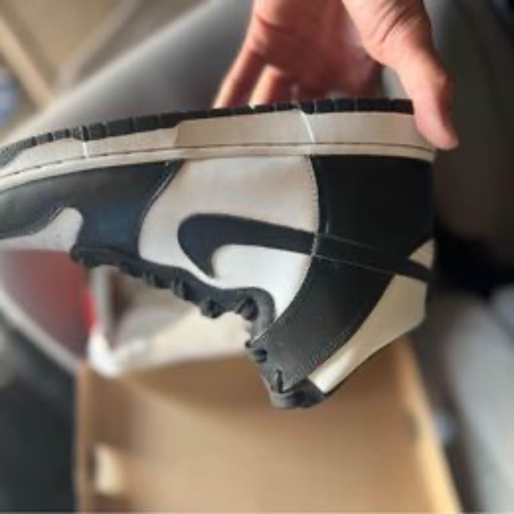 Nike Dunks Hi Top Panda 9.5 - Picture 4 of 6